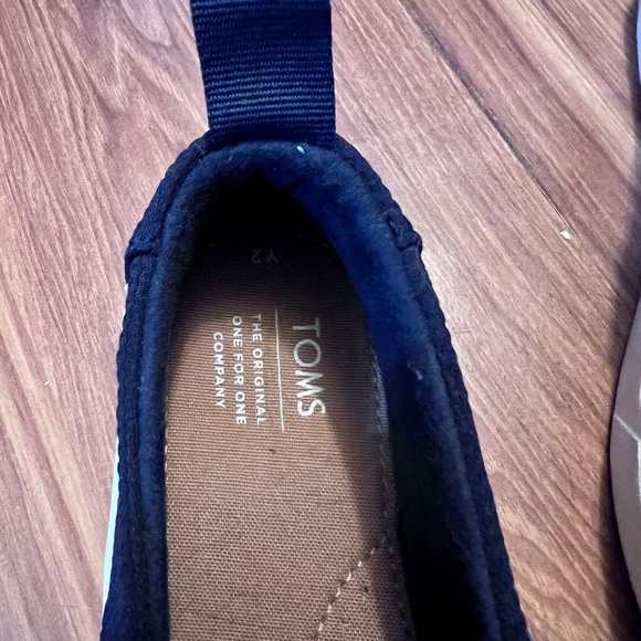 Boys size 2 Toms (Navy Blue) - Picture 3 of 3